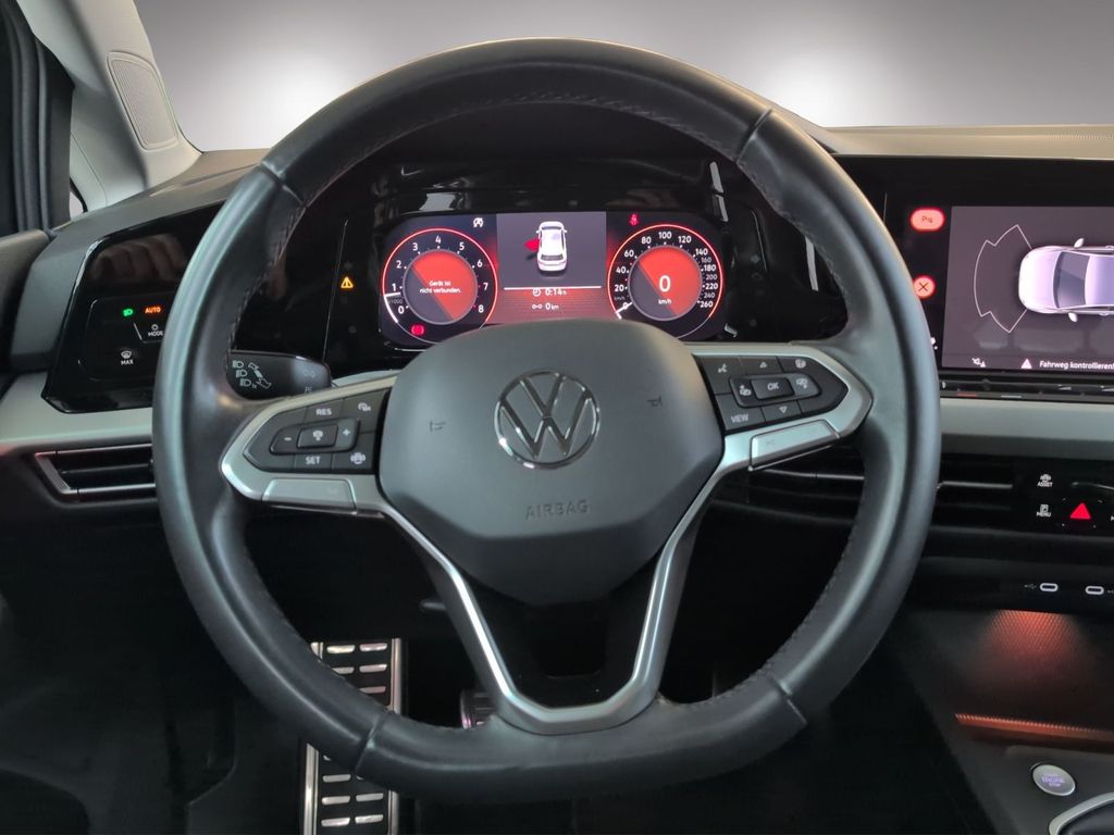 Volkswagen Golf 2024 г. Серый, пробег 30000 км