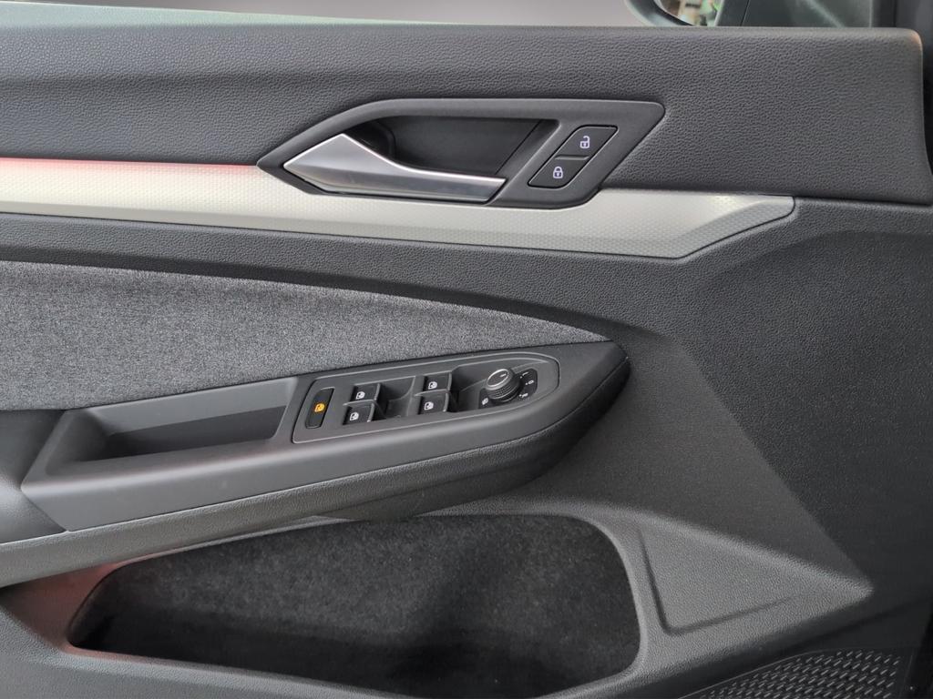 Volkswagen Golf 2024 г. Серый, пробег 30000 км