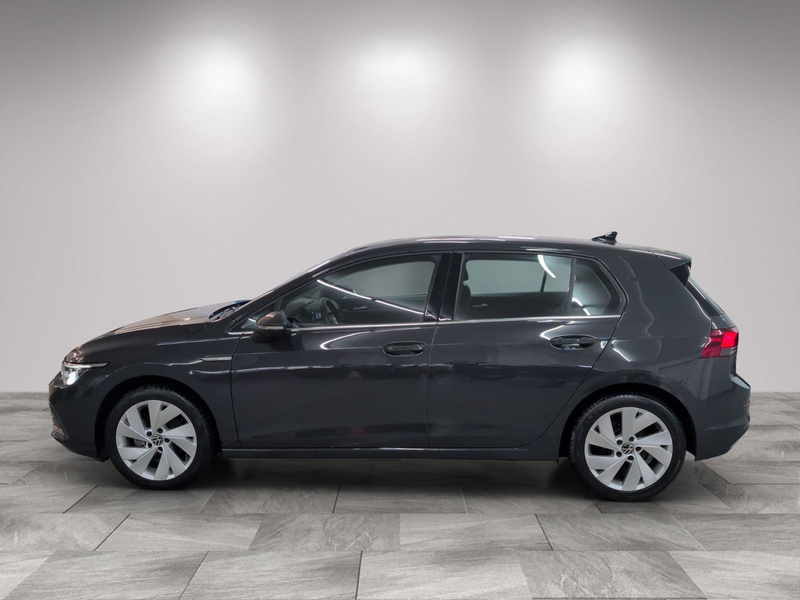 Volkswagen Golf 2024 г. Серый, пробег 46440 км