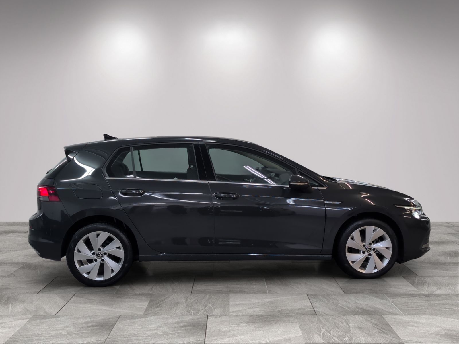 Volkswagen Golf 2024 г. Серый, пробег 46440 км