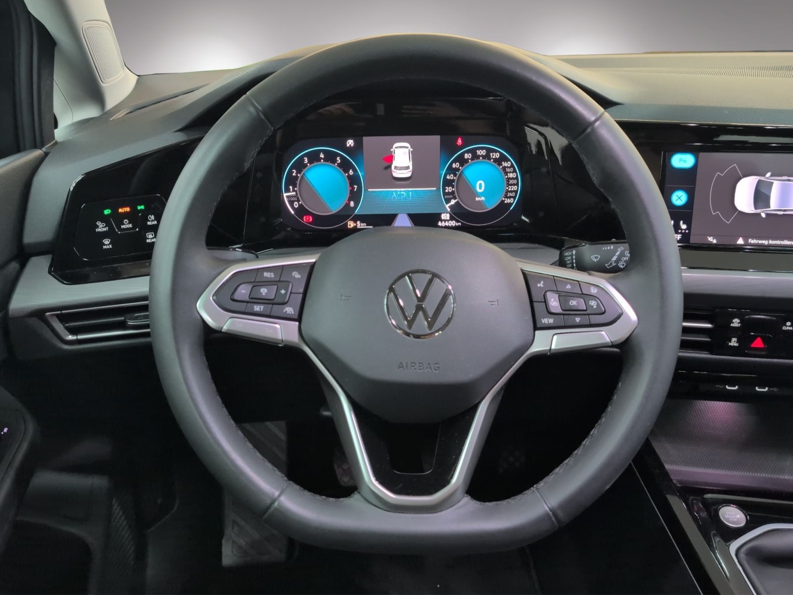 Volkswagen Golf 2024 г. Серый, пробег 46440 км