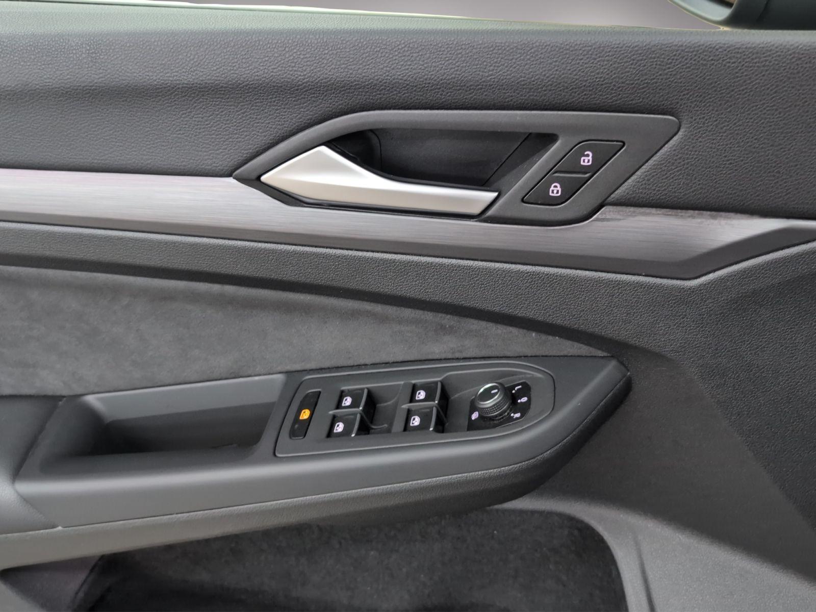 Volkswagen Golf 2024 г. Серый, пробег 46440 км