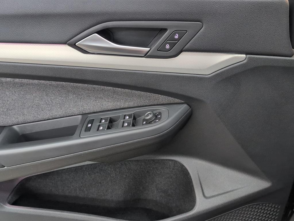 Volkswagen Golf 2024 г. Серый, пробег 22280 км
