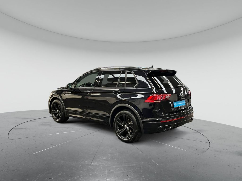 Volkswagen Tiguan 2023 г. Чёрный, пробег 45742 км