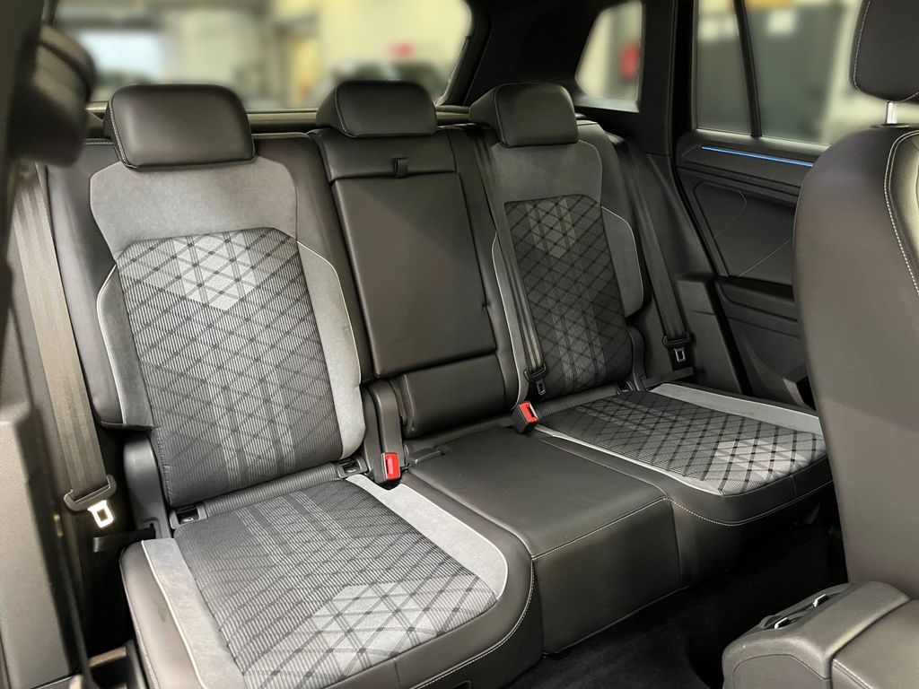 Volkswagen Tiguan 2023 г. Чёрный, пробег 45742 км