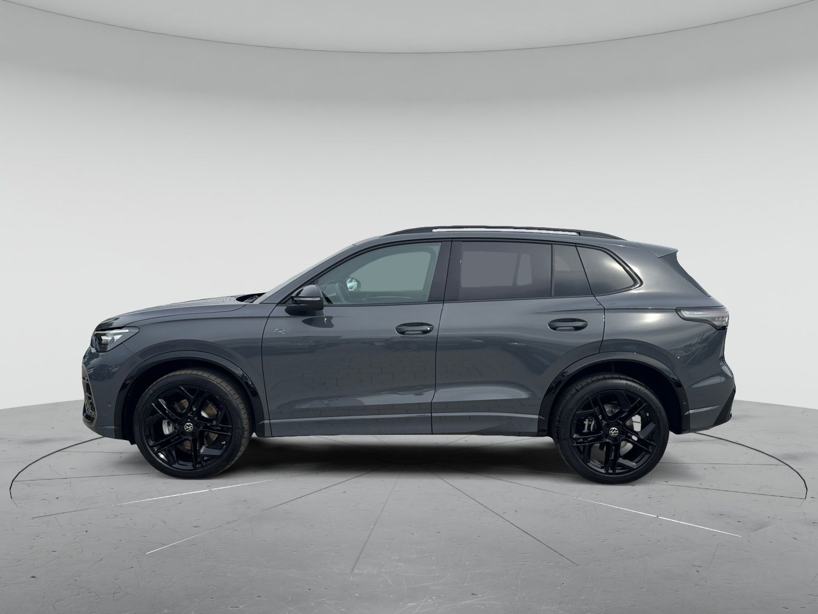 Volkswagen Tiguan 2026 г. Серый, пробег 6789 км