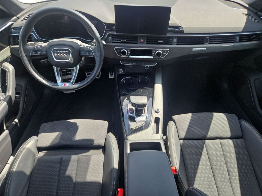 Audi A4 2023 г. Белый, пробег 47611 км