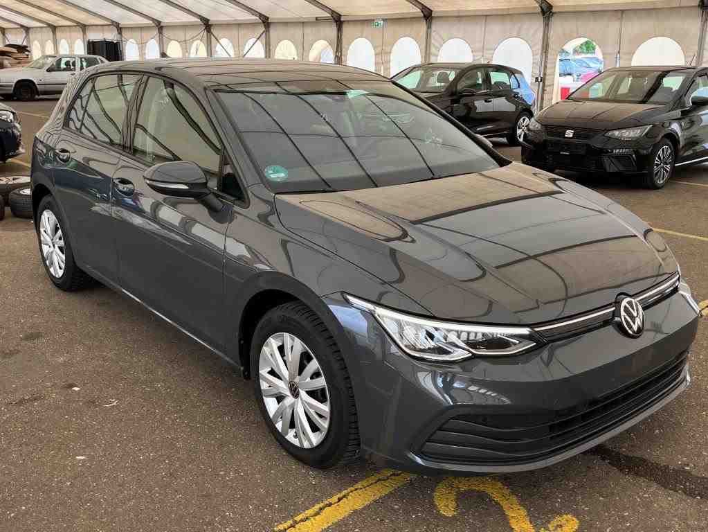 Volkswagen Golf 2024 г. Серый, пробег 50000 км