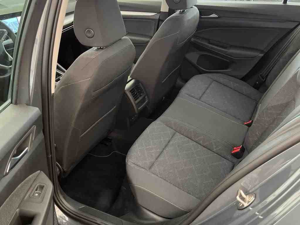 Volkswagen Golf 2024 г. Серый, пробег 50000 км