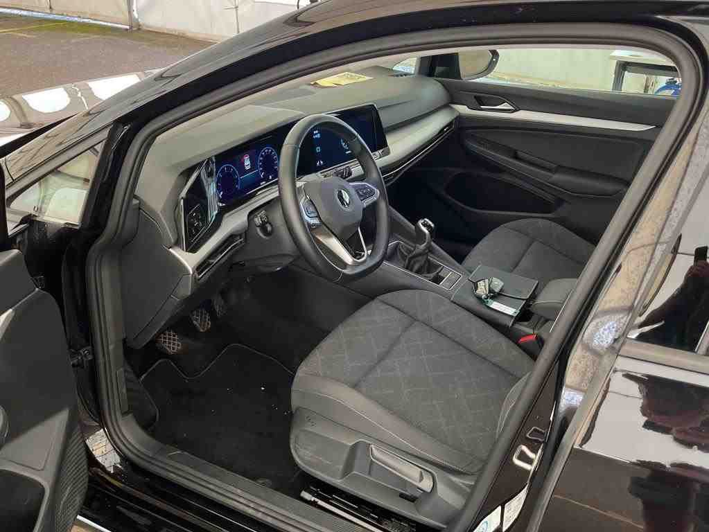 Volkswagen Golf 2024 г. Чёрный, пробег 33970 км