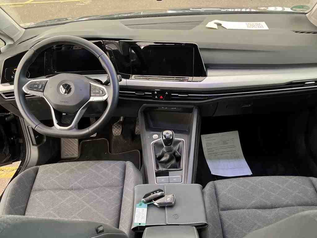 Volkswagen Golf 2024 г. Чёрный, пробег 33970 км