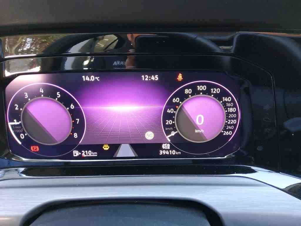 Volkswagen Golf 2024 г. Серый, пробег 39450 км