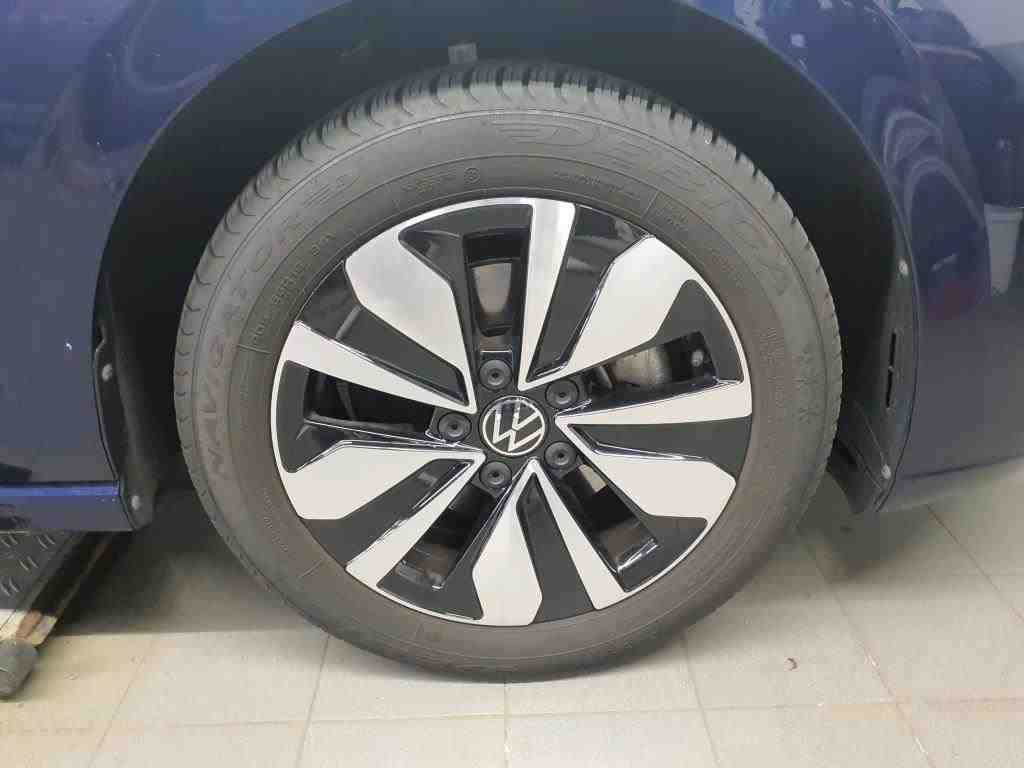 Volkswagen Golf 2024 г. Синий, пробег 12430 км