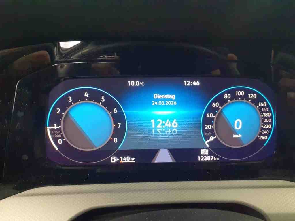 Volkswagen Golf 2024 г. Синий, пробег 12430 км