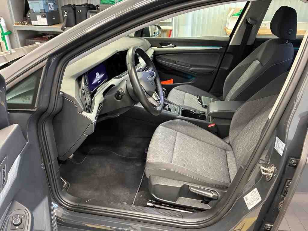 Volkswagen Golf 2024 г. Серый, пробег 22390 км