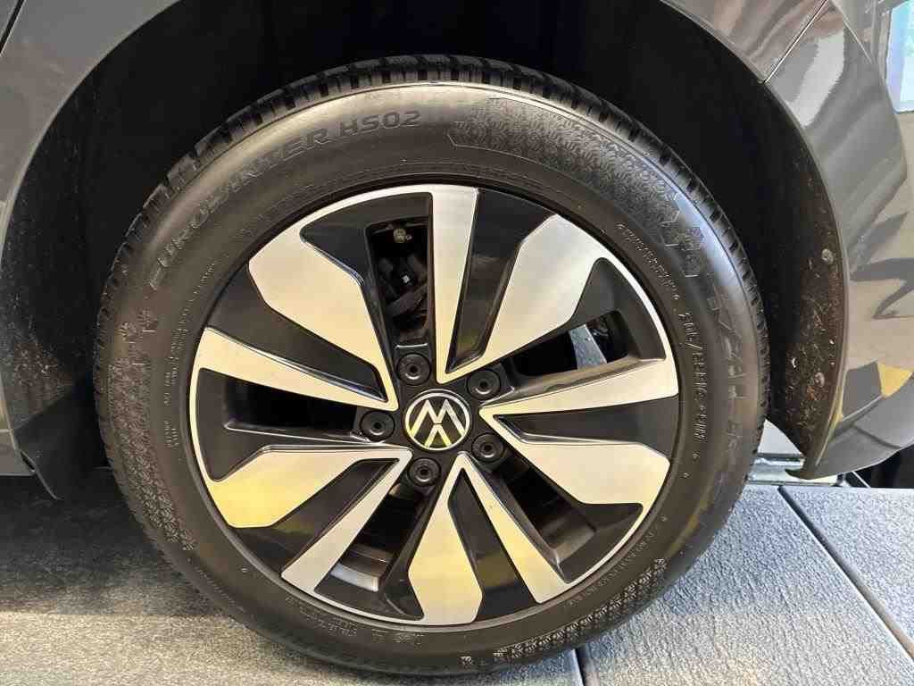 Volkswagen Golf 2024 г. Серый, пробег 22390 км