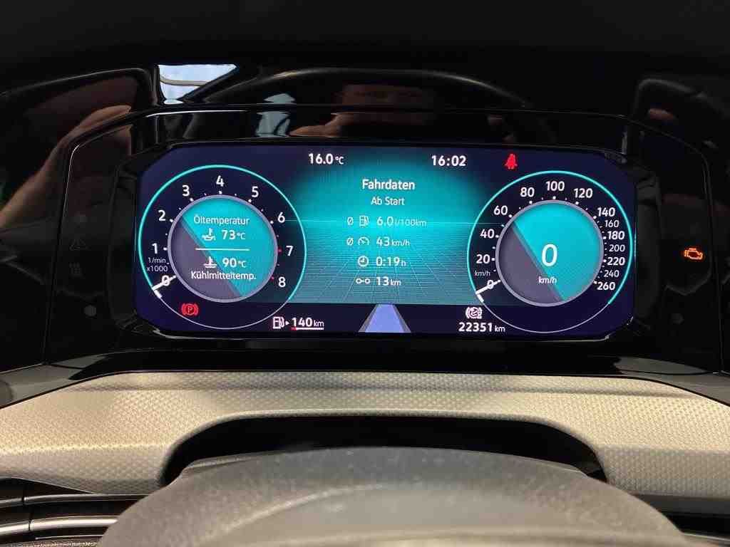Volkswagen Golf 2024 г. Серый, пробег 22390 км