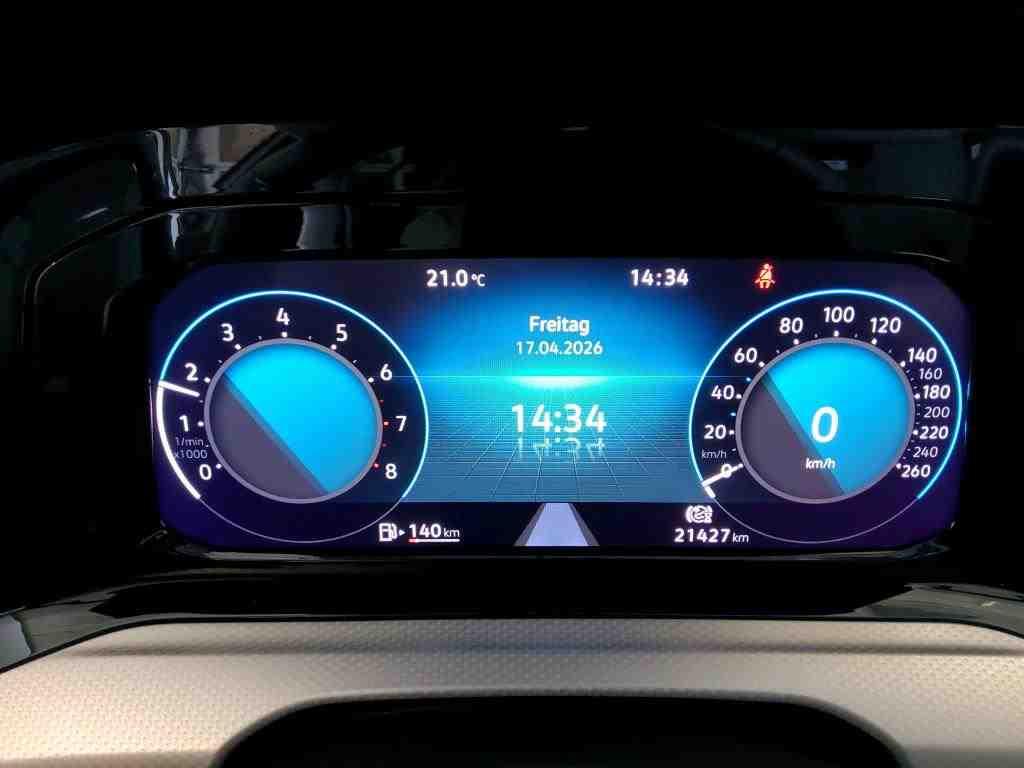 Volkswagen Golf 2024 г. Серый, пробег 21470 км