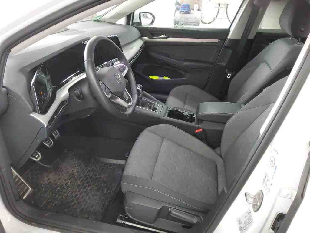 Volkswagen Golf 2024 г. Белый, пробег 23510 км