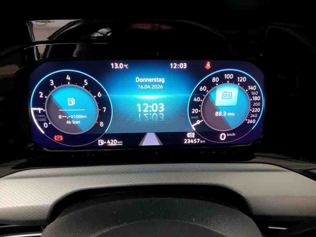 Volkswagen Golf 2024 г. Белый, пробег 23510 км