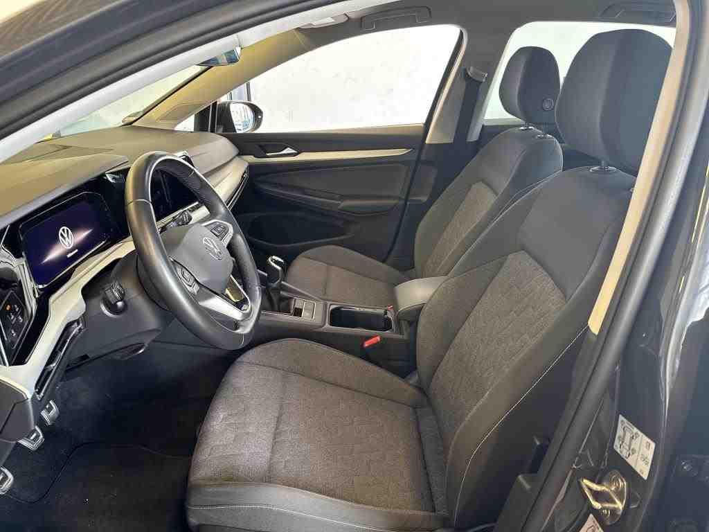 Volkswagen Golf 2024 г. Серый, пробег 17630 км