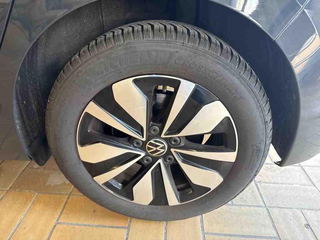 Volkswagen Golf 2024 г. Серый, пробег 17630 км
