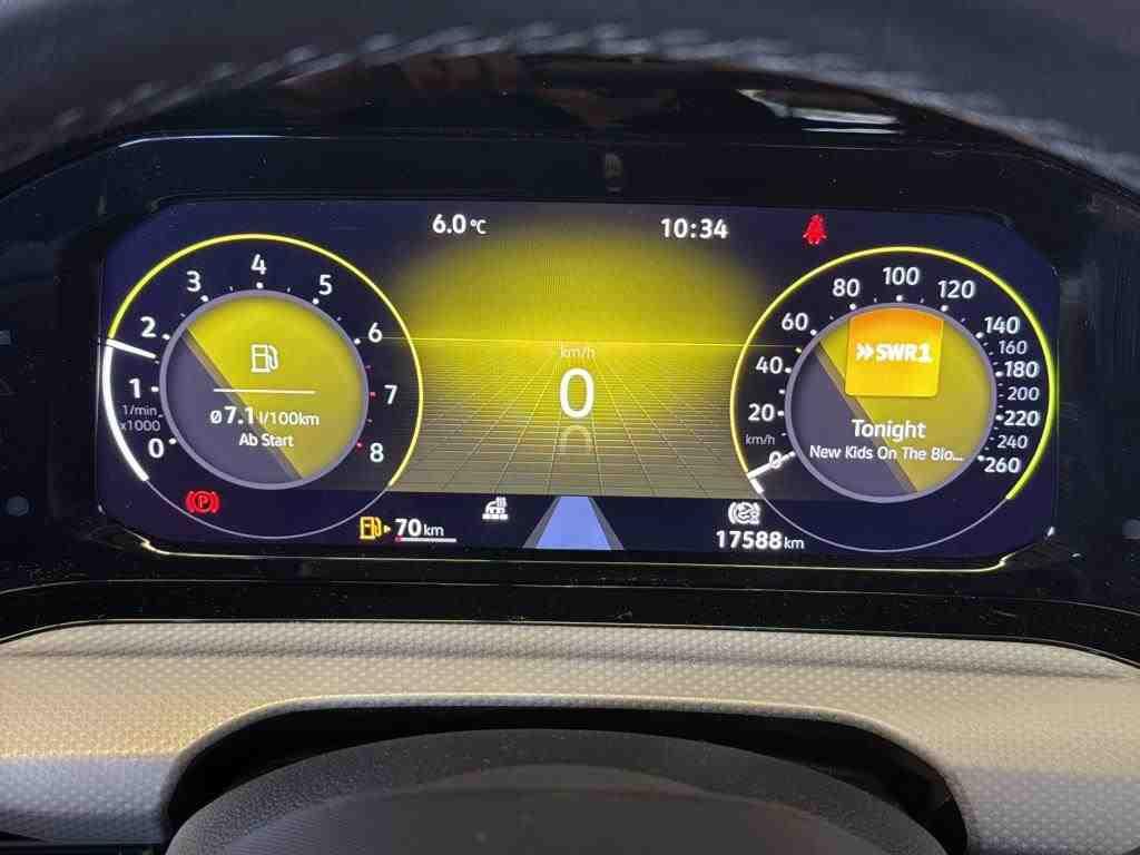Volkswagen Golf 2024 г. Серый, пробег 17630 км