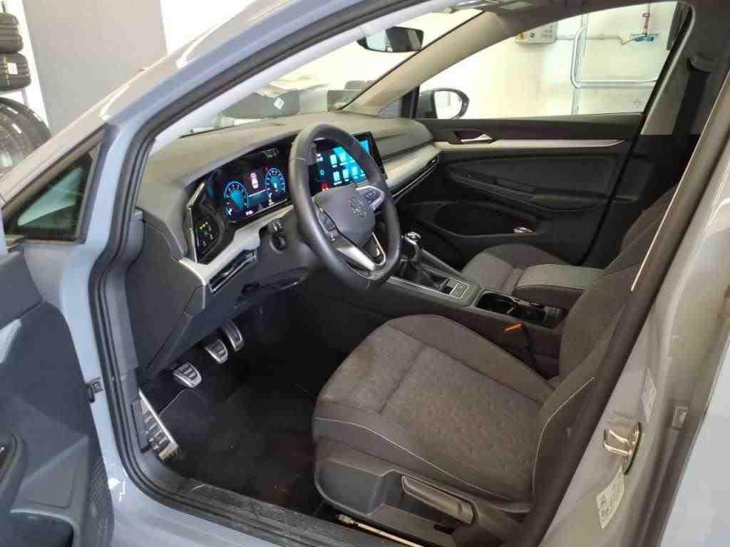 Volkswagen Golf 2024 г. Серый, пробег 21190 км
