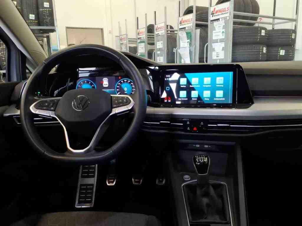 Volkswagen Golf 2024 г. Серый, пробег 21190 км
