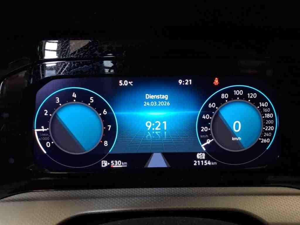 Volkswagen Golf 2024 г. Серый, пробег 21190 км