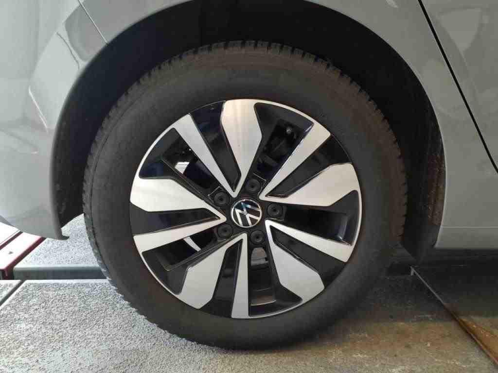 Volkswagen Golf 2024 г. Серый, пробег 21190 км