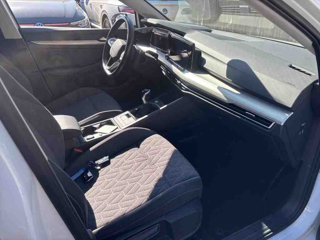 Volkswagen Golf 2024 г. Белый, пробег 38510 км