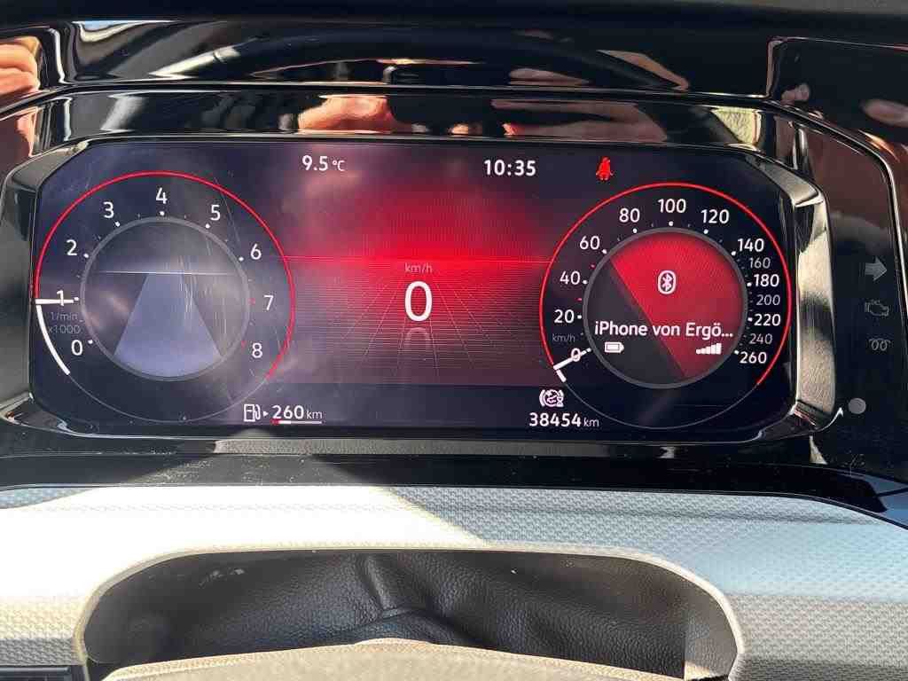 Volkswagen Golf 2024 г. Белый, пробег 38510 км
