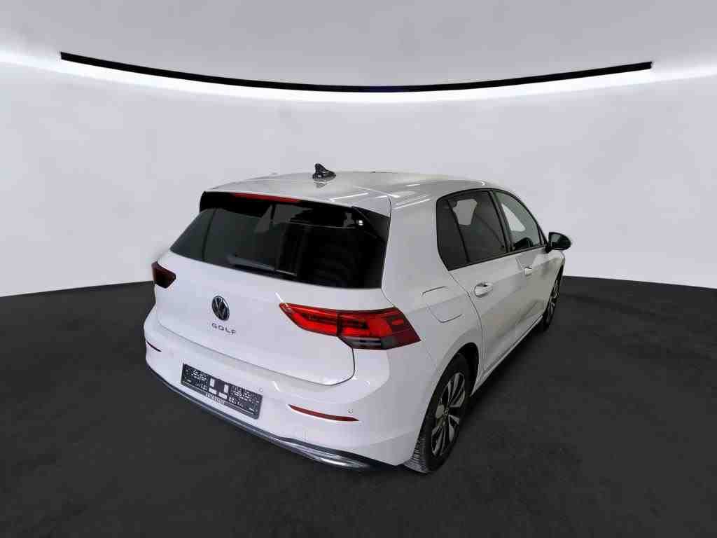 Volkswagen Golf 2024 г. Белый, пробег 15720 км