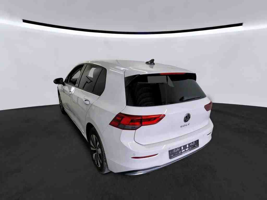 Volkswagen Golf 2024 г. Белый, пробег 15720 км
