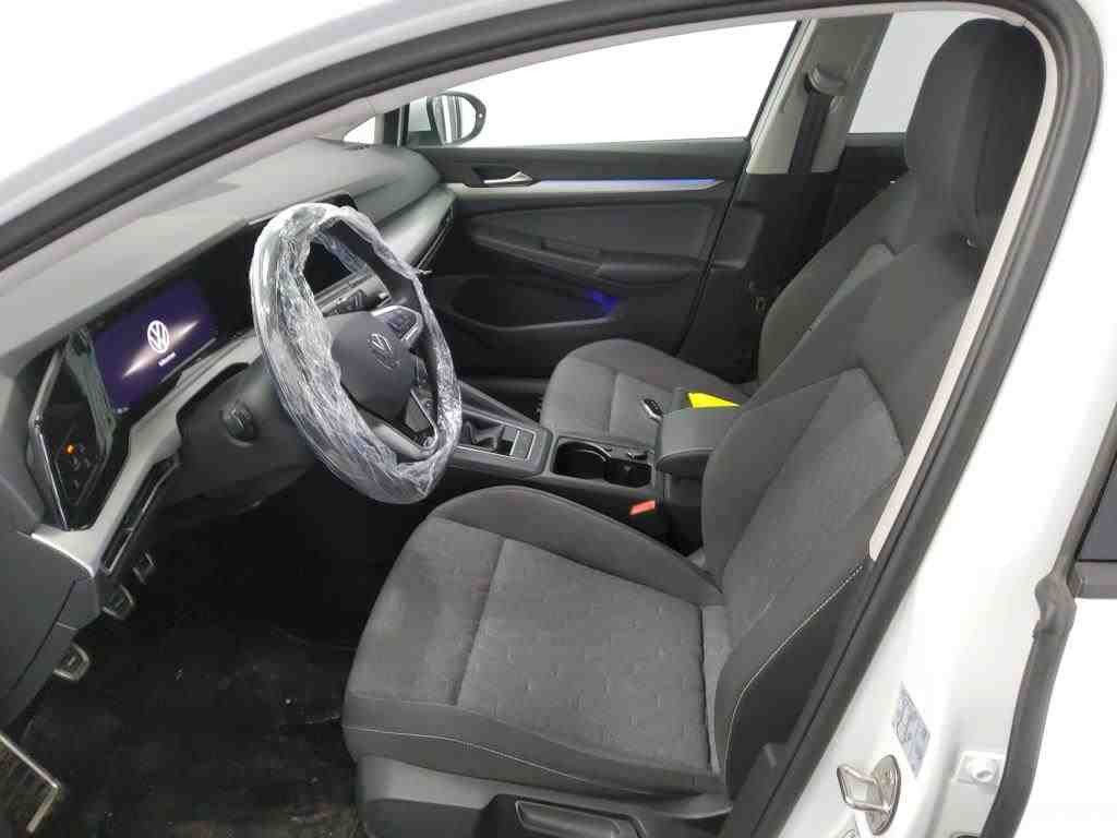 Volkswagen Golf 2024 г. Белый, пробег 15720 км