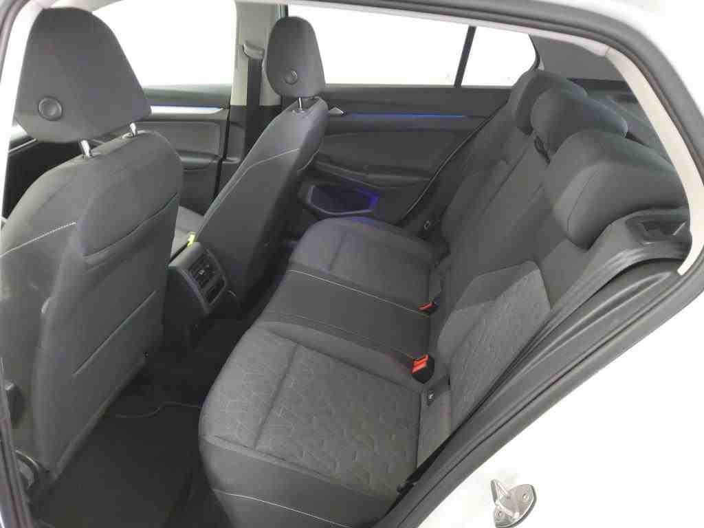 Volkswagen Golf 2024 г. Белый, пробег 15720 км