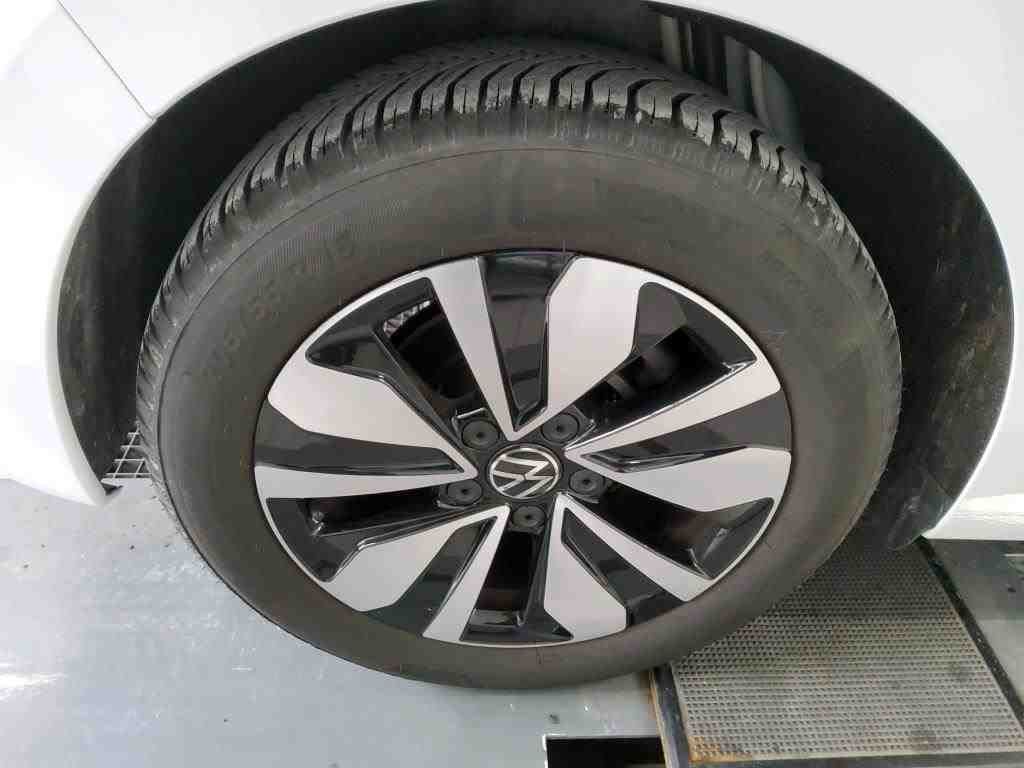 Volkswagen Golf 2024 г. Белый, пробег 15720 км