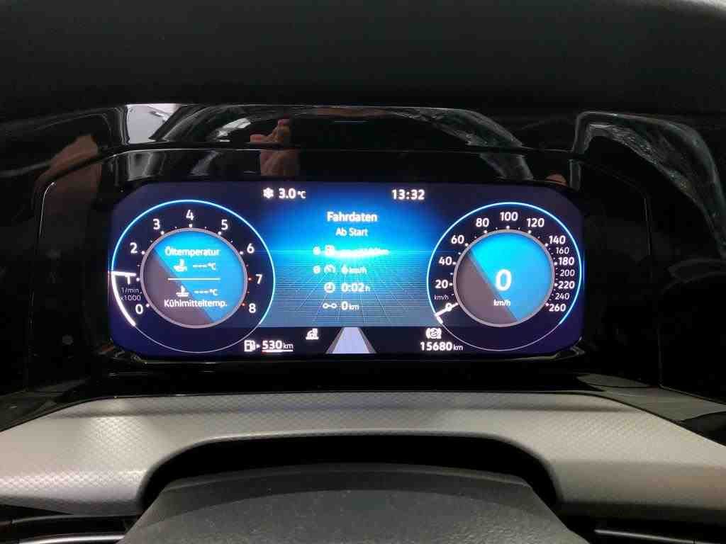 Volkswagen Golf 2024 г. Белый, пробег 15720 км