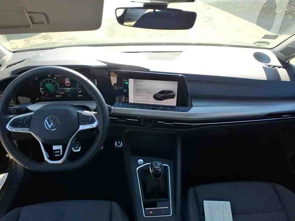 Volkswagen Golf 2024 г. Серый, пробег 28810 км