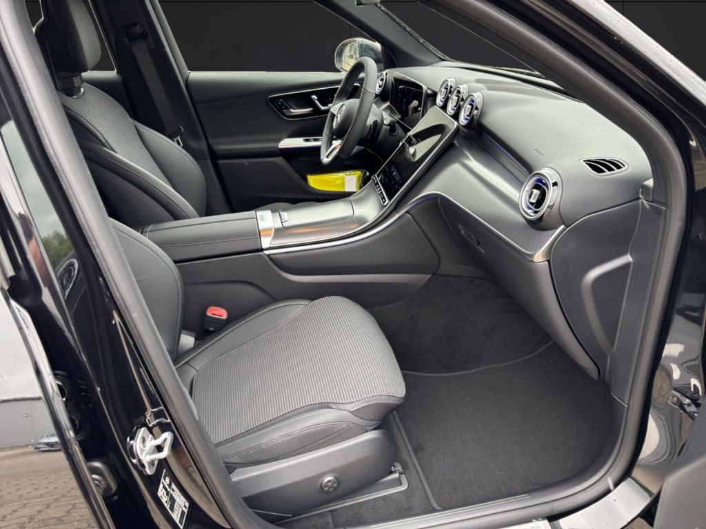 Mercedes-Benz GLC 200 2026 г. Чёрный, пробег 6100 км