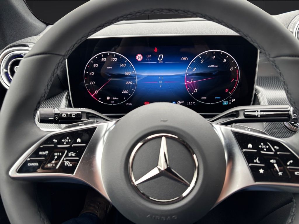 Mercedes-Benz GLC 200 2026 г. Чёрный, пробег 6100 км