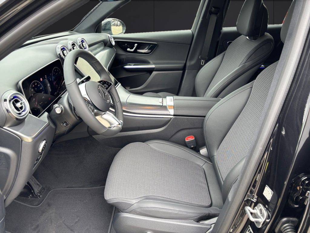 Mercedes-Benz GLC 200 2026 г. Чёрный, пробег 6100 км