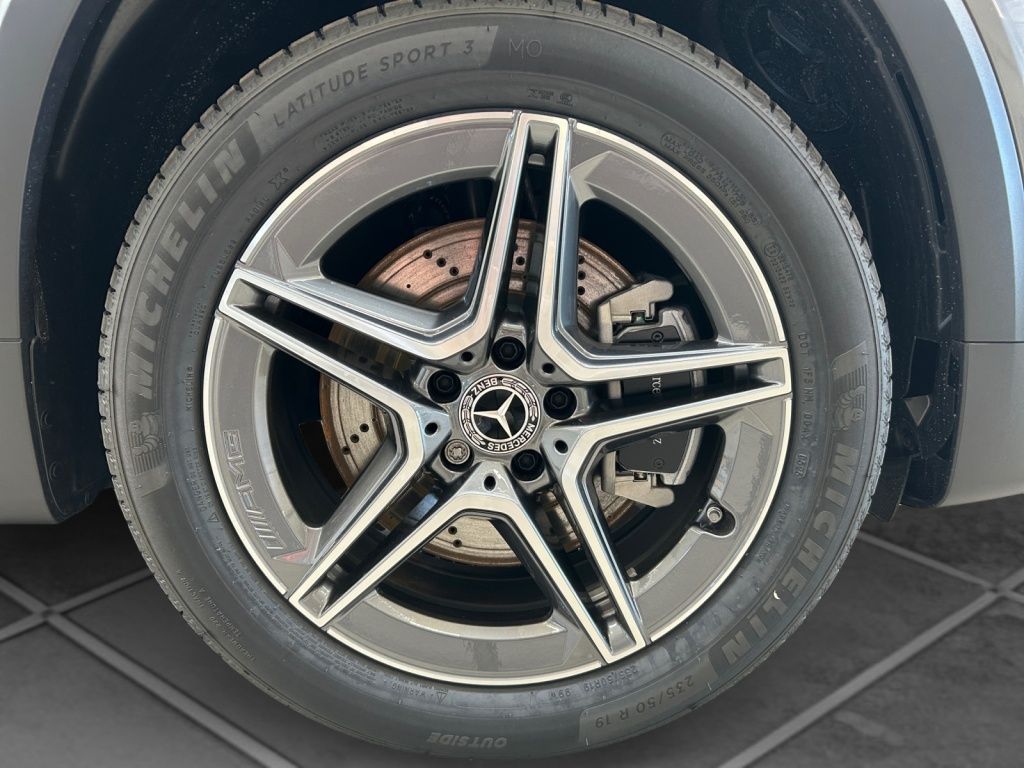 Mercedes-Benz GLB 220 2026 г. Серый, пробег 8000 км