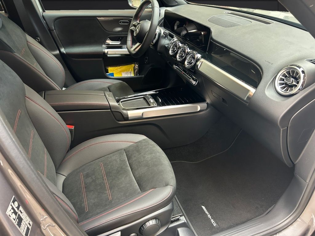 Mercedes-Benz GLB 220 2026 г. Серый, пробег 8000 км