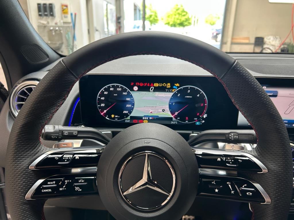 Mercedes-Benz GLB 220 2026 г. Серый, пробег 8000 км
