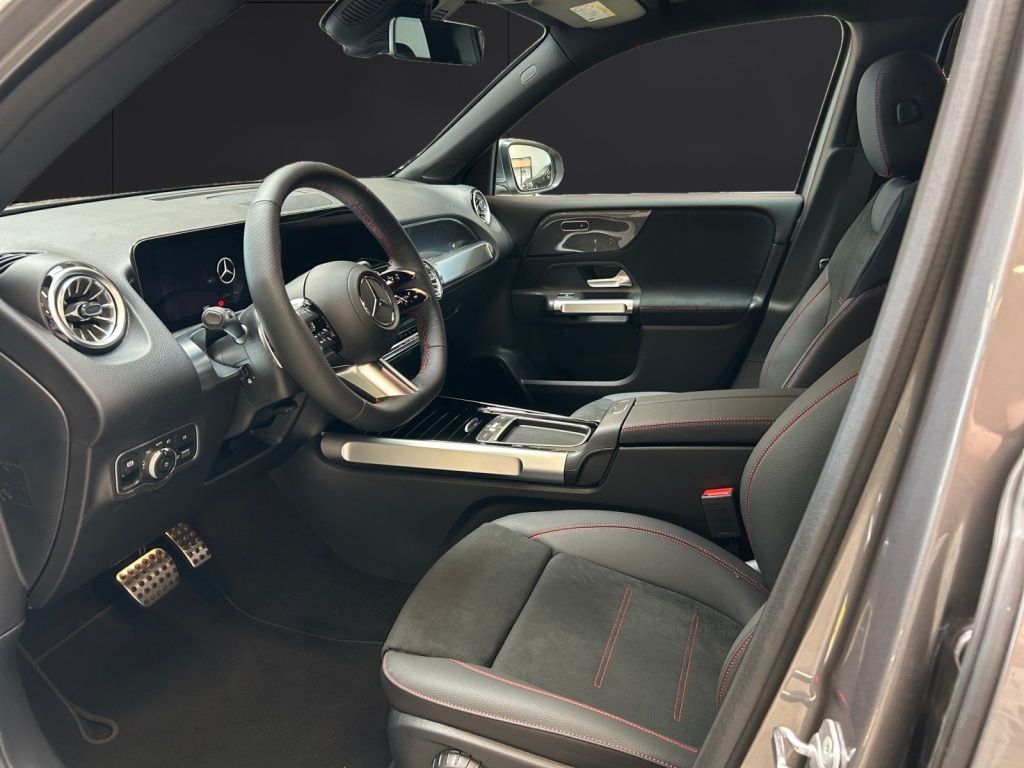 Mercedes-Benz GLB 220 2026 г. Серый, пробег 8000 км