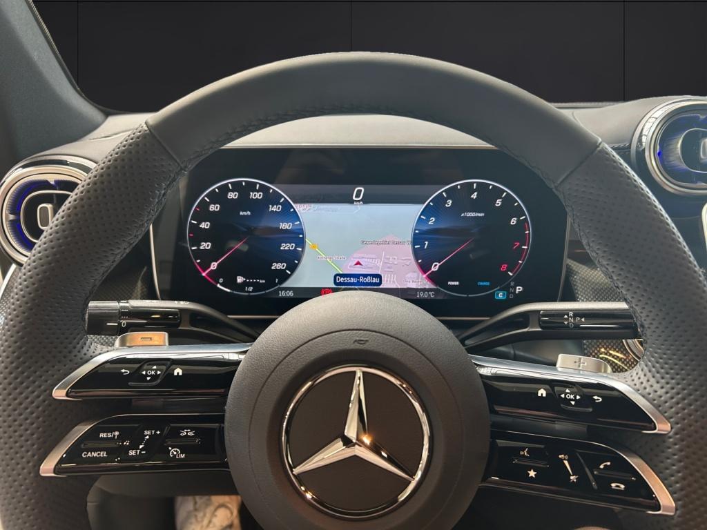 Mercedes-Benz GLC 200 2026 г. Белый, пробег 6100 км