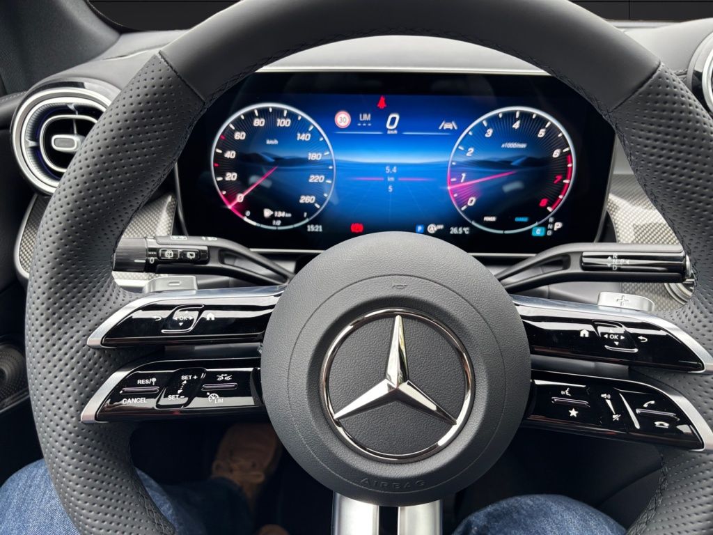 Mercedes-Benz GLC 200 2026 г. Чёрный, пробег 6100 км