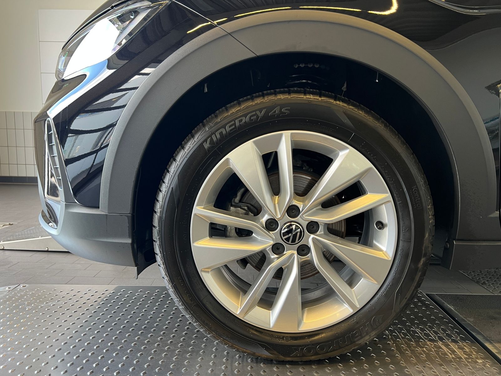 Volkswagen Taigo 2024 г. Чёрный, пробег 20748 км